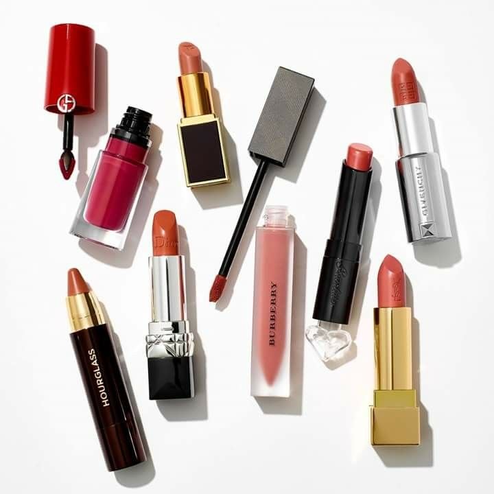 Pilih Warna Lipstick Bikin Galau?